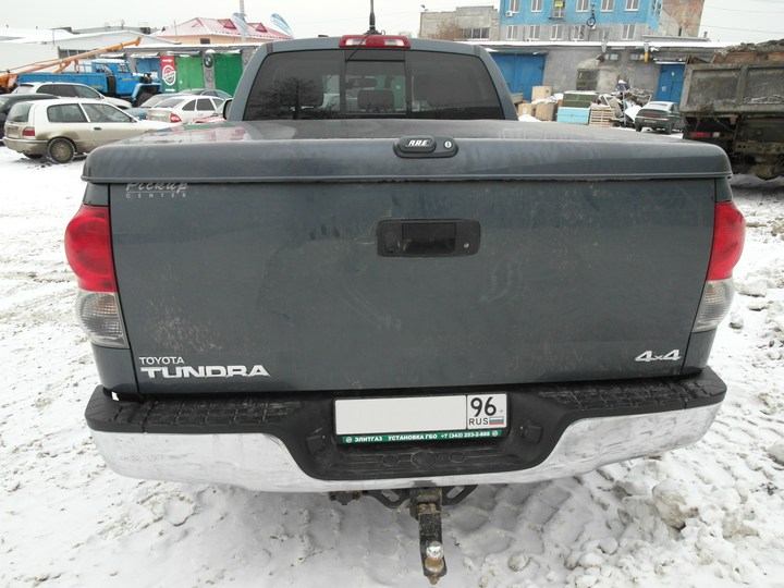 Toyota Tundra, вид сзади