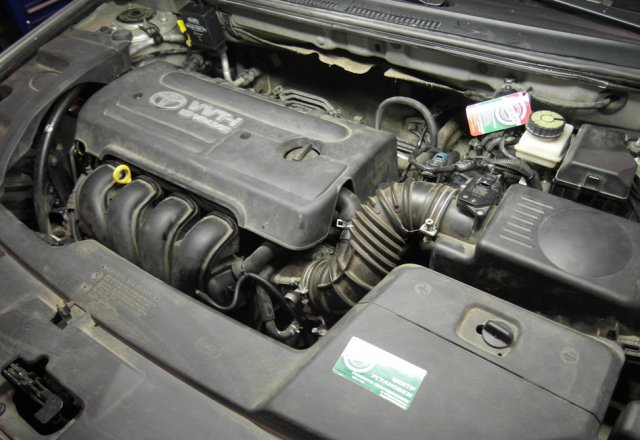 Toyota Avensis, подкапотная компоновка ГБО Lovato CNG