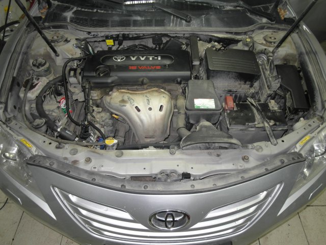 Кнопка переключения и индикации режима работы ГБО в салоне Toyota Camry