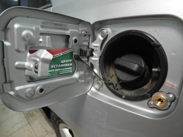 Газовое заправочное устройство Toyota Camry