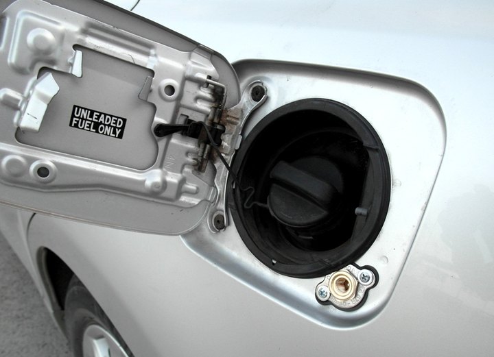 ВЗУ под лючком бензобака, Toyota Camry (XV40)