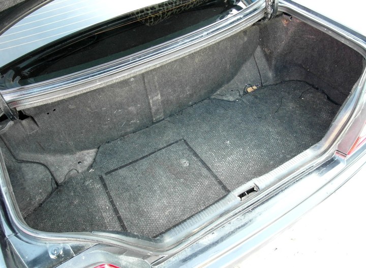 Багажник с баллоном 54 л под полом в нише запаски Toyota Chaser Х100