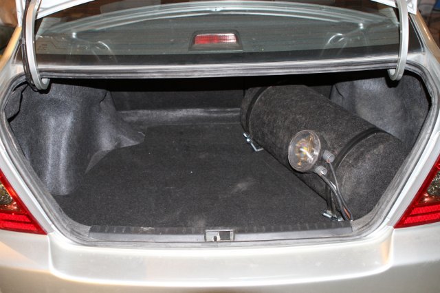установка ГБО на Toyota Corolla, газовый баллон 50 л установлен в багажнике и обтянут декоративной тканью