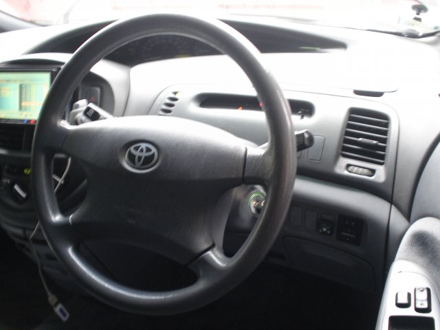 Кнопка переключения и индикации режимов работы ГБО в салоне Toyota Estima