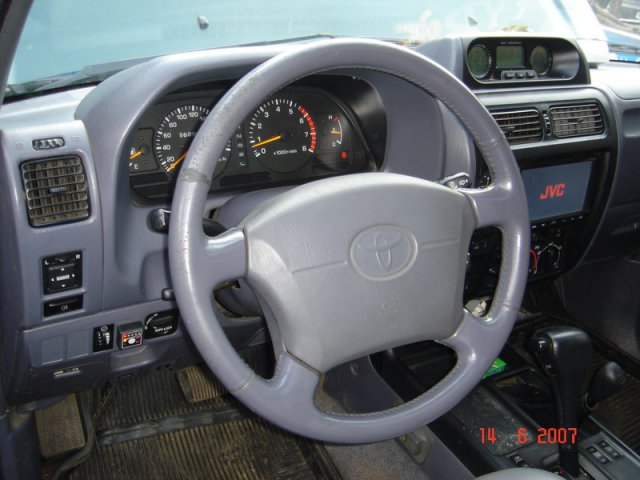 Салон Toyota Land Cruiser Prado 90 с кнопкой переключения режима ГБО и индикацией