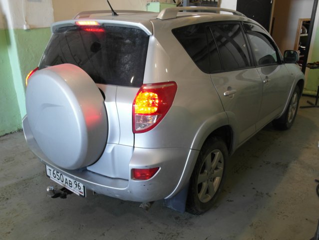 Вид сзади Toyota RAV4
