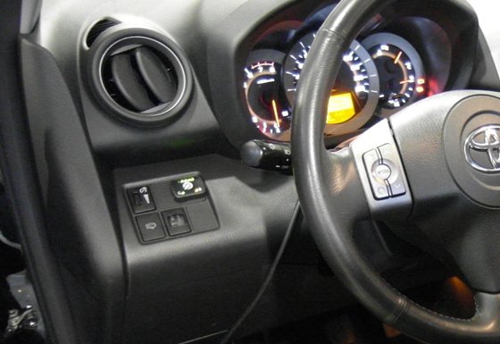 Кнопка переключения и индикации режимов работы ГБО в салоне  Toyota RAV4