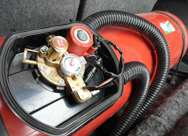 Мультиклапан BRC класса Европа 2 с запорным электроклапаном, пожарным клапаном и электронным датчиком уровня топлива Toyota RAV4 (CA20W)