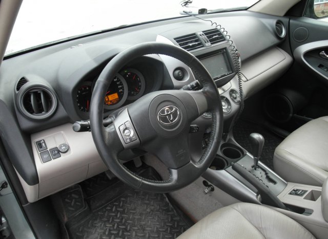 салон Toyota RAV4