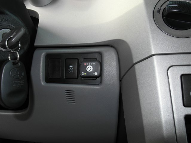 Кнопка переключения и индикации режимов работы ГБО в салоне Toyota Tundra