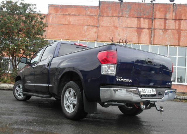 вид сзади Toyota Tundra с установленным ГБО