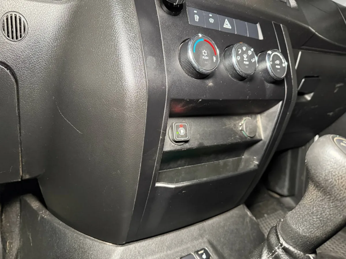 UAZ Profi кнопки управления газом