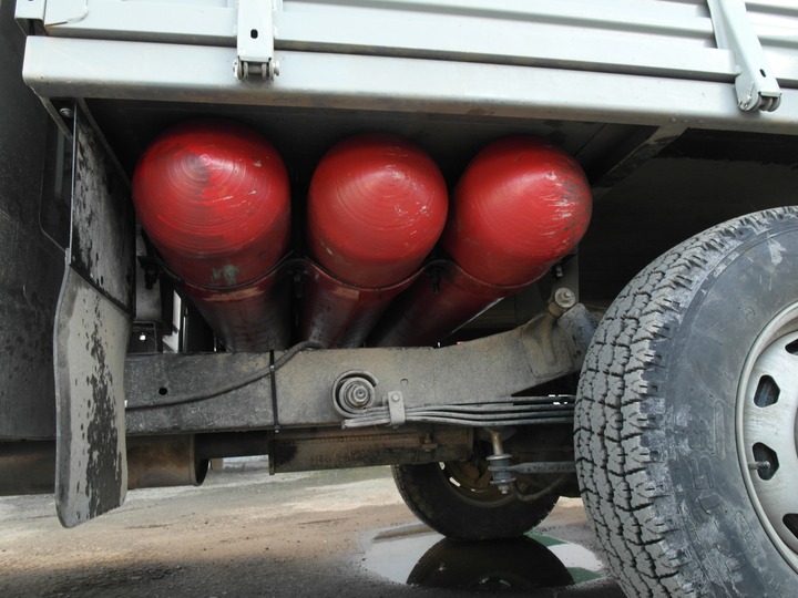 Система из 3х цельнометаллических метановых баллонов (тип 1) под грузовой платформой УАЗ Карго
