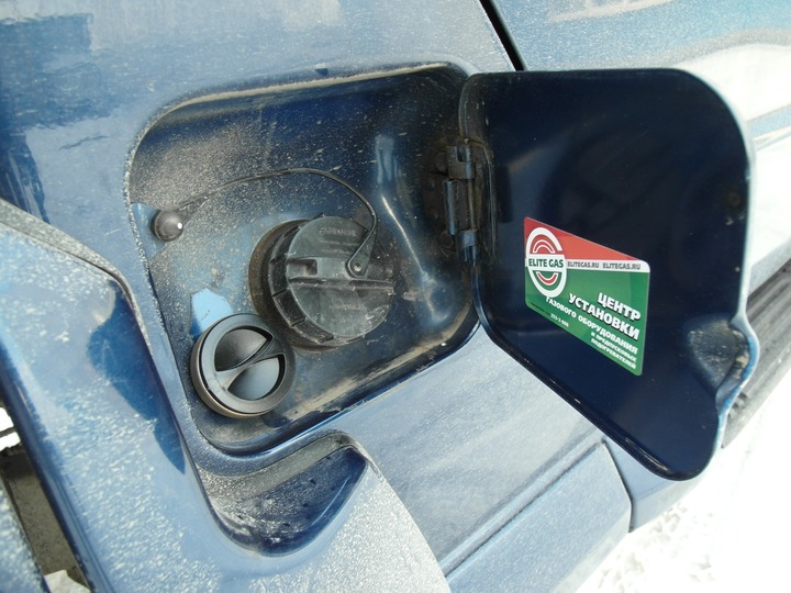 Газовое заправочное устройство под лючком бензобака, УАЗ Патриот Пикап