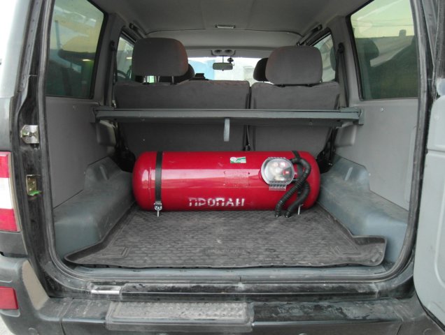 установка газа на УАЗ Патриот, газвый баллон 103 л расположен в багажнике