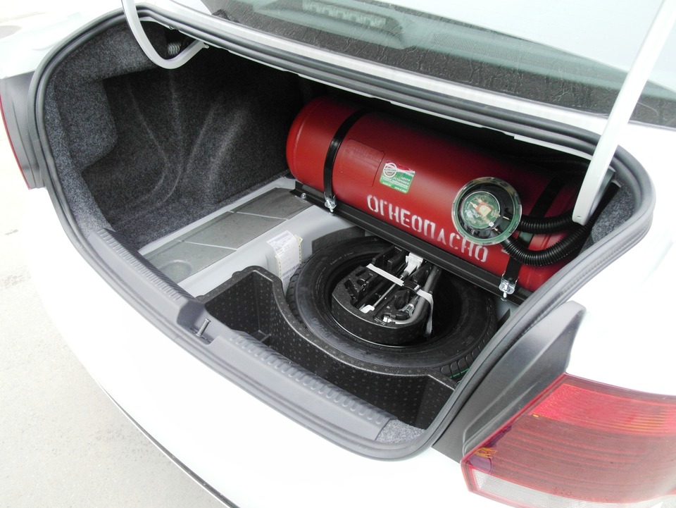 Багажник с цилиндрическим газовым баллоном 60 литров (пропан)