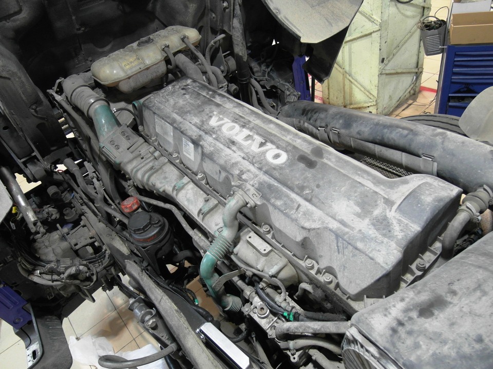 Компоновка моторного отсека, двигатель D13, Volvo FM TRUCK 4X2