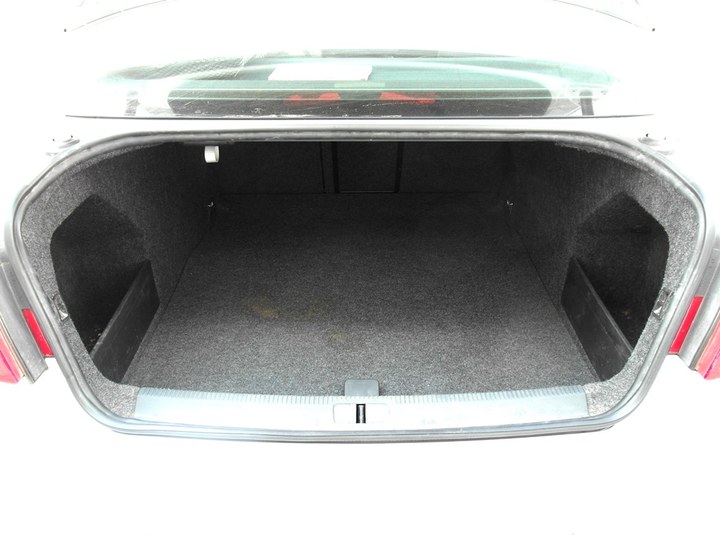 Багажник VW Passat (B6) 1.6 FSI с тороидальным баллоном 63 л под фальшполом в нише для запасного колеса