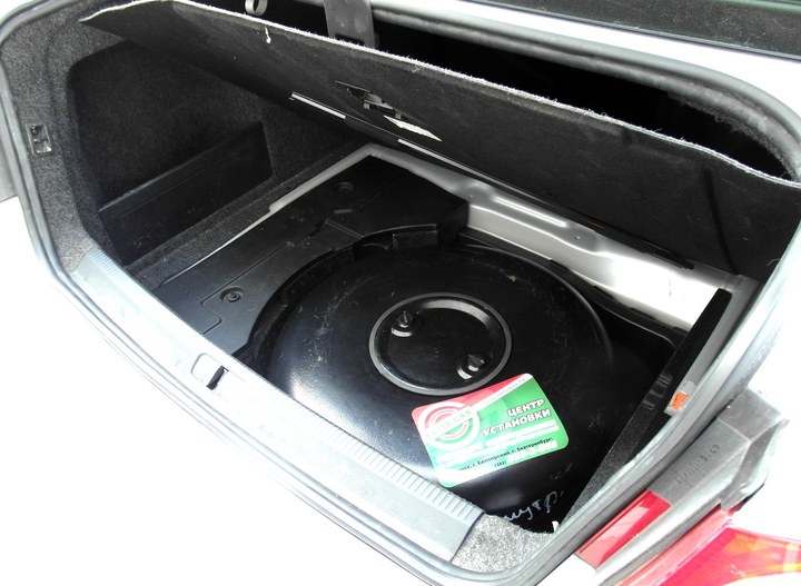 газовый баллон 63 л в багажнике VW Passat (B6) 1.6 FSI