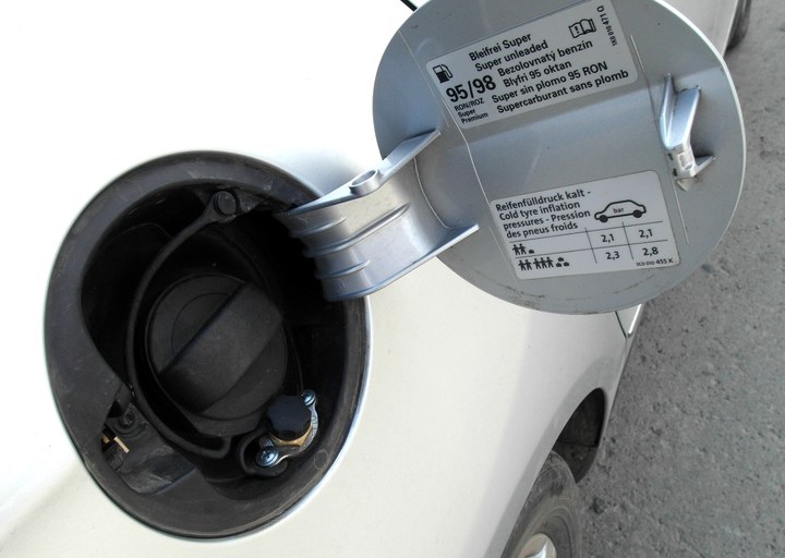 ВЗУ под лючком бензобака, VW Passat B6 1.6 FSI