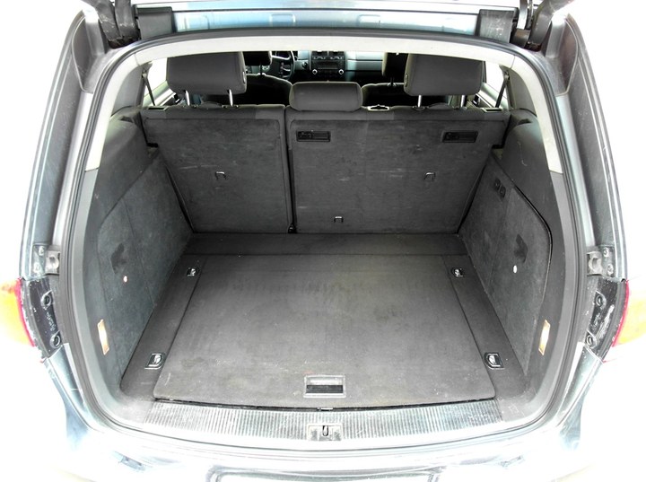 Багажник Volkswagen Touareg с тороидальным баллоном 42 л в нише под фальшполом