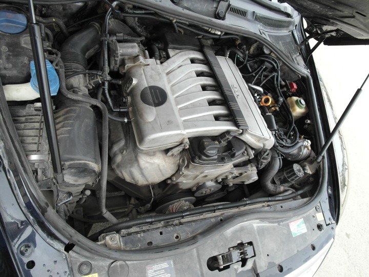 Подкапотная компоновка, двигатель BHK с непосредственным впрыском, VW Touareg