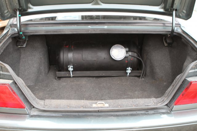 установка газа на ВАЗ 2115, газовый баллон 50 л расположен в багажнике