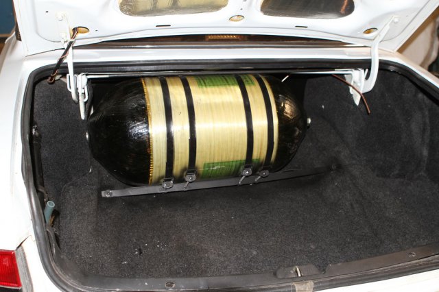 установка газа на Волгу (ГАЗ 3110), газовый баллон 67 л размещен в багажнике
