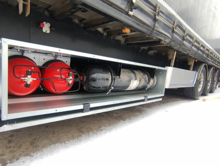 метановые баллоны в полуприцеп Meusburger Новтрак