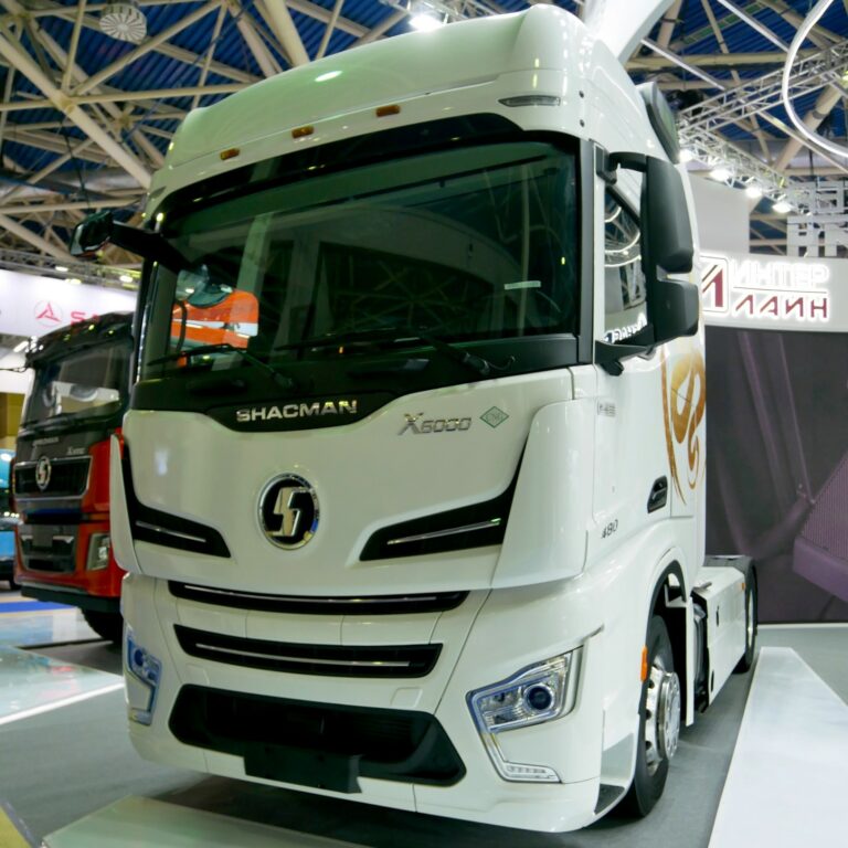 тягач Shacman X6000 CNG на выставке Комтранс 2024, 10-13 декабря, Москва